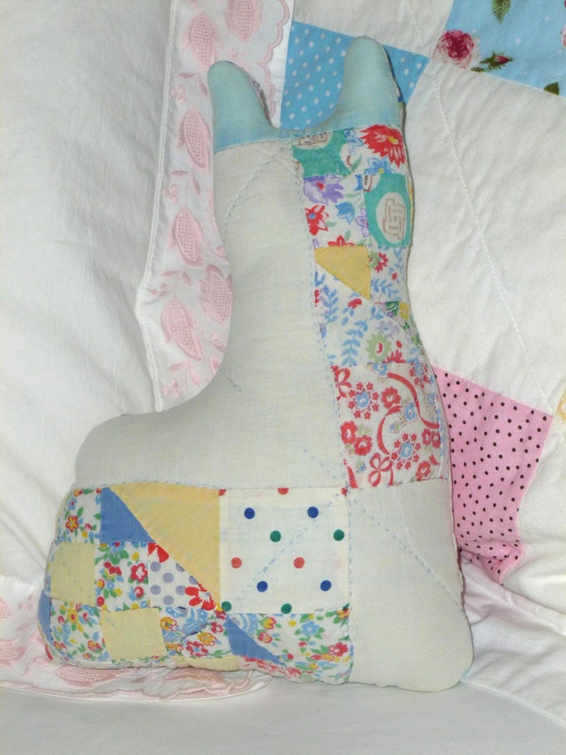Quilted Cat Pillow: Upcycled Antique Cutter Quilt, Chic Decor image 4