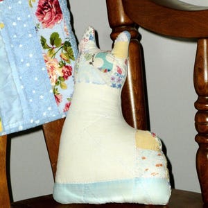 Quilted Cat Pillow: Upcycled Antique Cutter Quilt, Chic Decor image 3