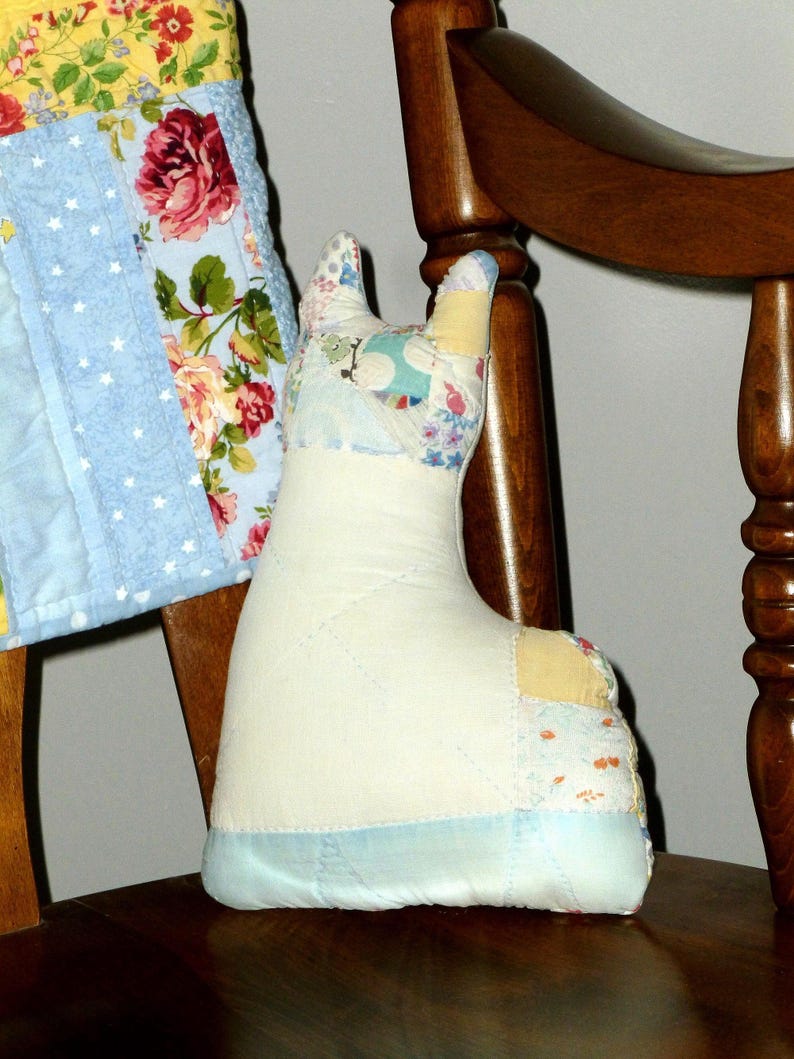 Quilted Cat Pillow: Upcycled Antique Cutter Quilt, Chic Decor image 3