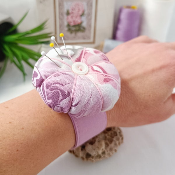 Personalized wrist pincushion Flower Pin Cushion Pincushion Wrist band sewers gift ideas needle holder bracelet pin Quilter gift supplies