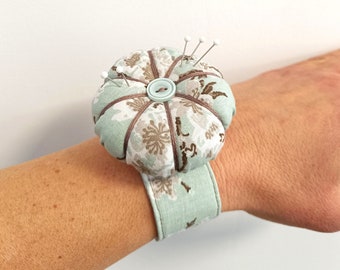 Pin cushion for wrist Quiltert Sewers gift ideas, Personalized pin holder, flower Pincushion ,needle cushion needle holder