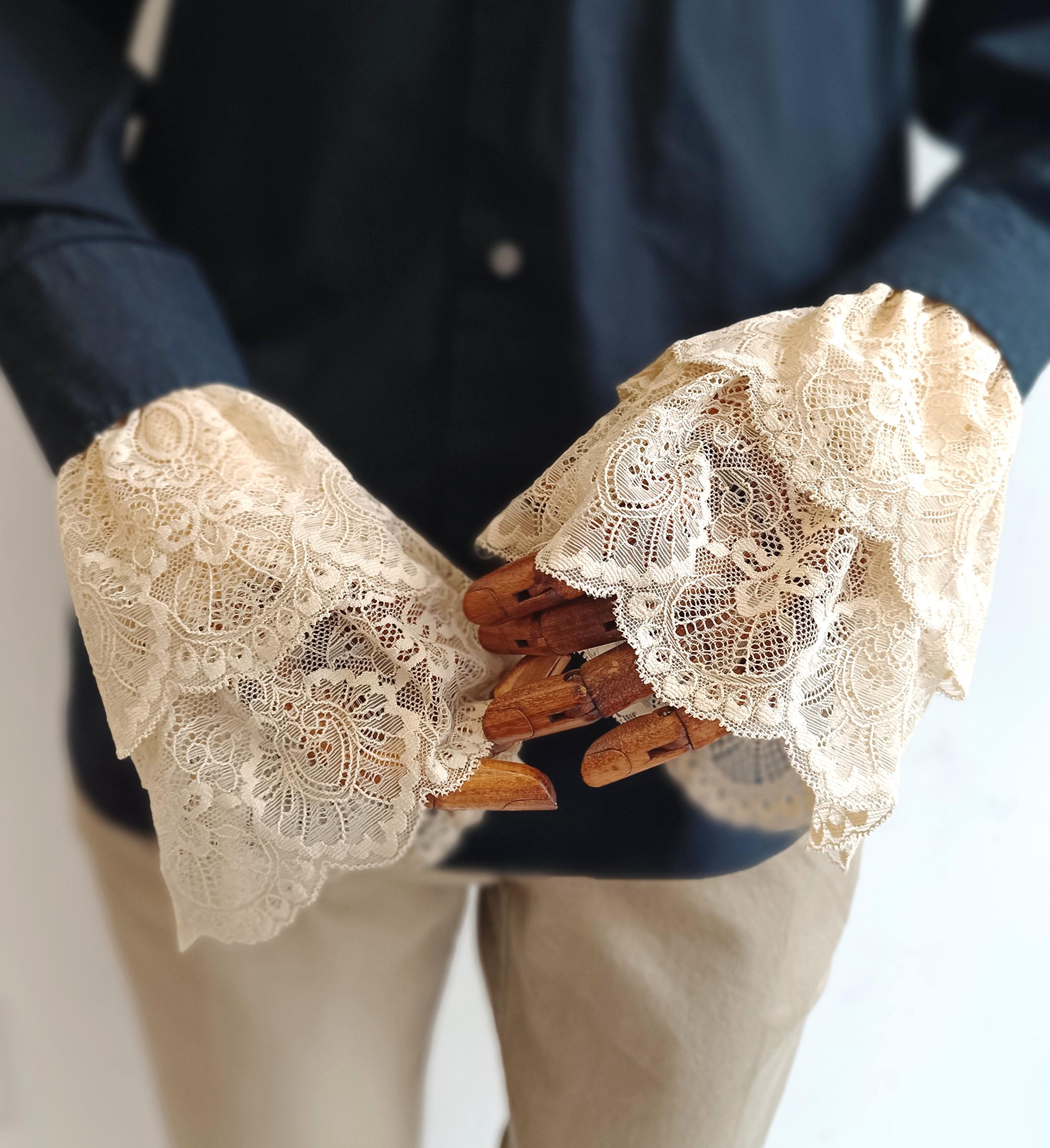 Riyiper Juego de 2 piezas de encaje victoriano Jabot y puños de pirata, cuello de encaje colonial, manga falsa, accesorios de ropa steampunk para Halloween, fiestas de cosplay, color blanco, Blanco Riyiper Juego de 2 piezas de encaje victoriano Jabot y puños de pirata, cuello de encaje colonial, manga falsa, accesorios de ropa steampunk para Halloween, fiestas de cosplay, color blanco, Blanco