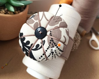 Personalized wrist pincushion Wristband Flower Pincushion Hand made Pin holder Custom  pin cushion bracelet, Quilter gift Sewers gift ideas