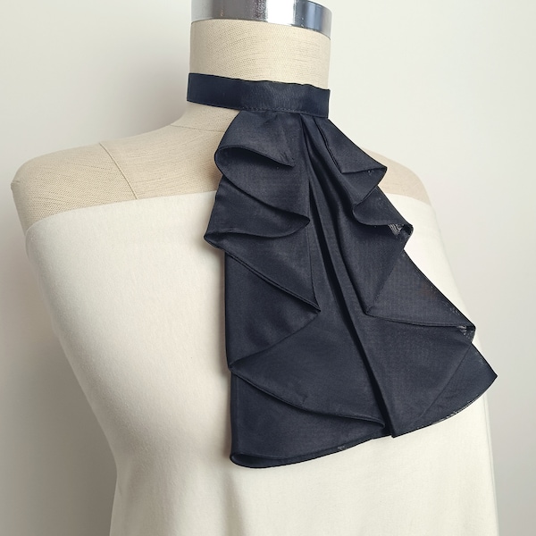 Jabot Cushion main image 1
