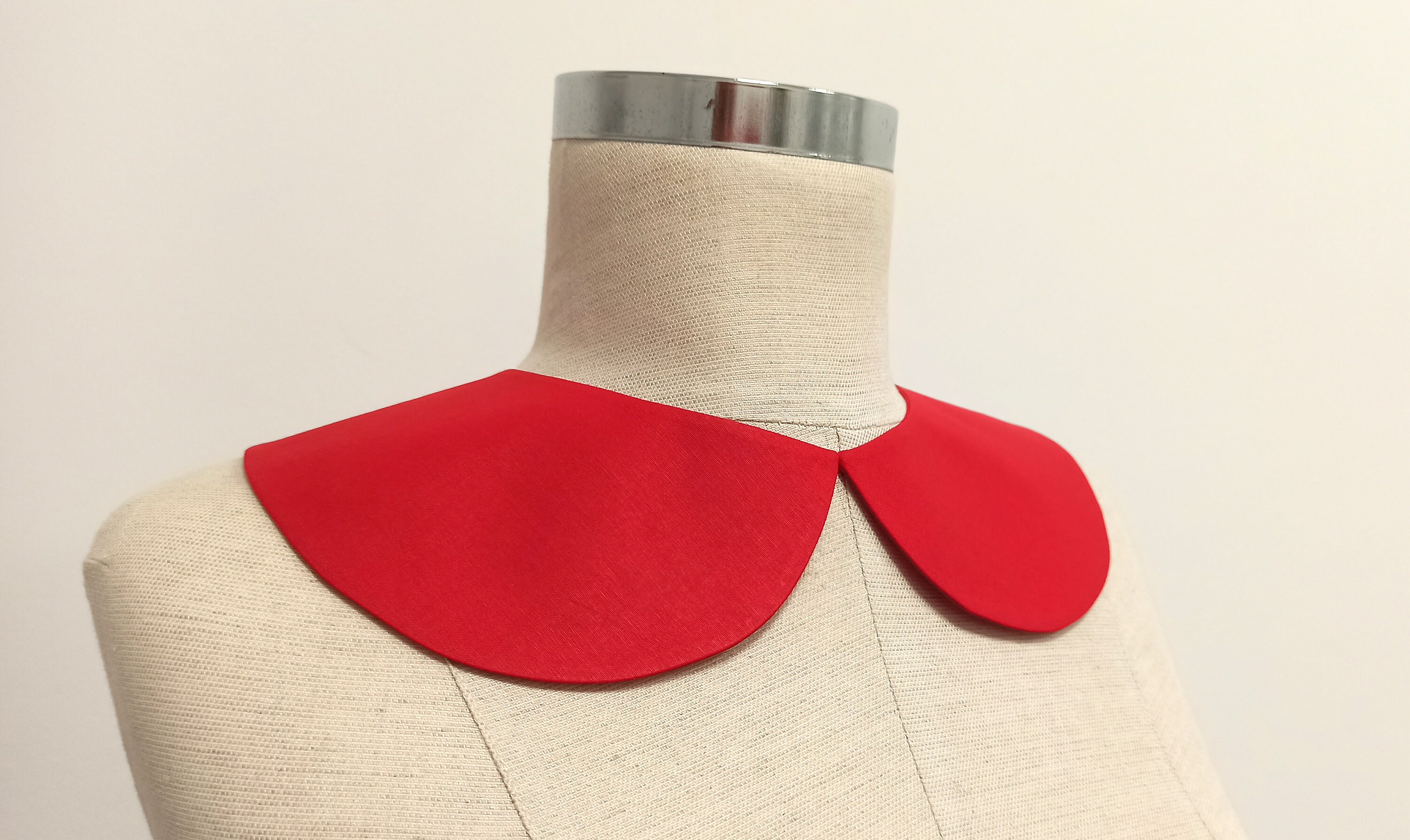 Red peter pan best sale collar