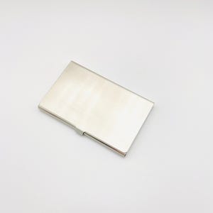 Porte-cartes de visite personnalisé. Porte-cartes de visite en métal. Porte-cartes de crédit monogrammé. Porte-cartes de visite gravé. Cadeau pour elle ou pour lui