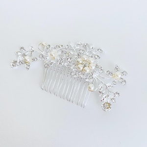 Sparkle Rhinestone with White Glass Pearl Flower Hair Comb. Elegant White Wedding Hair Accessories. White Bride Veil Accessories.