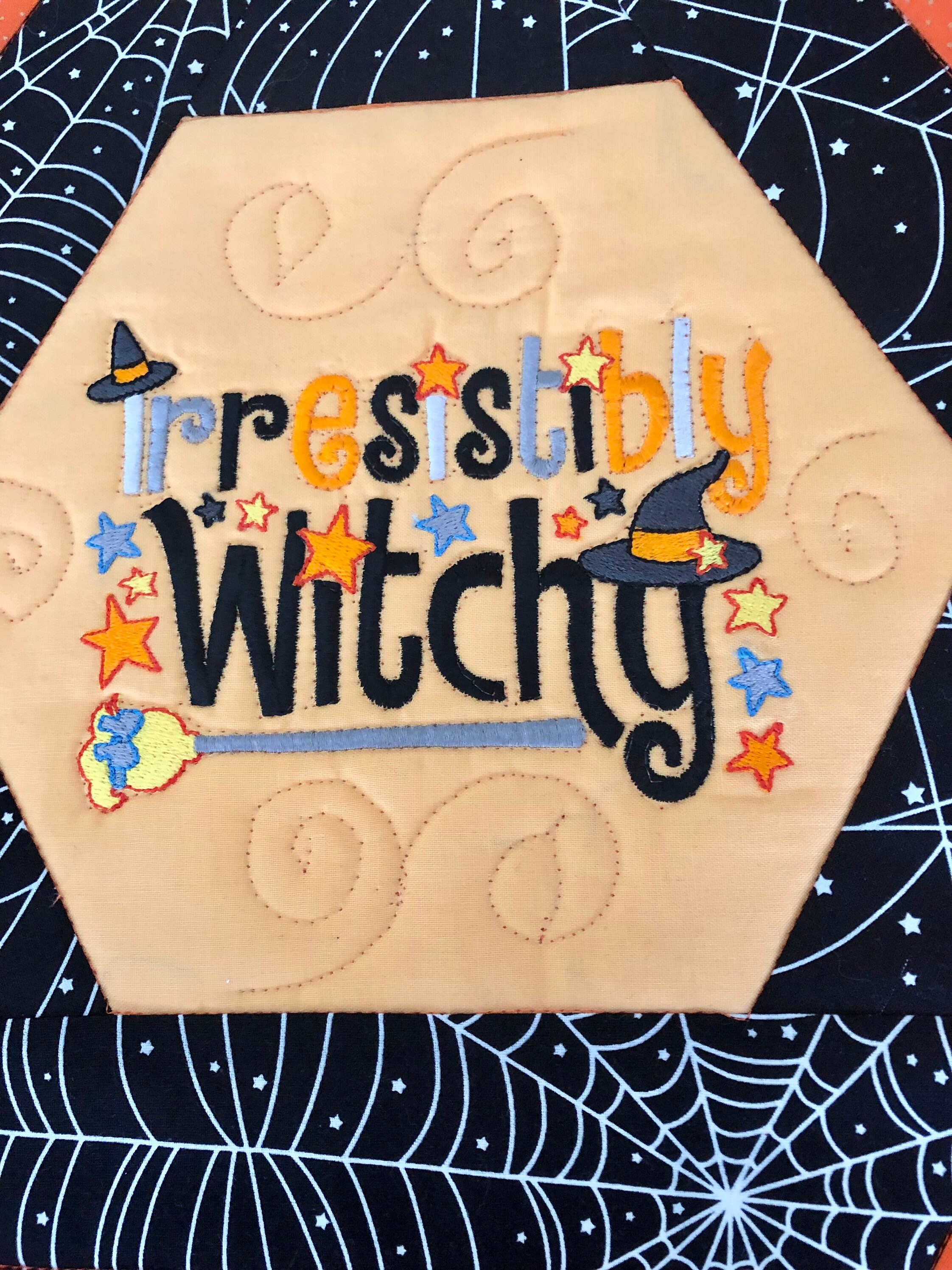 Halloween Hexagon Table Topper - Machine Embroidered Center - Quilted ...
