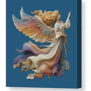 Puede incluir: Impresi&oacute;n en lienzo de un &aacute;ngel con cabello rubio y alas multicolores. El &aacute;ngel lleva un vestido blanco con tela fluida en tonos morado, naranja y amarillo. El fondo es azul liso.