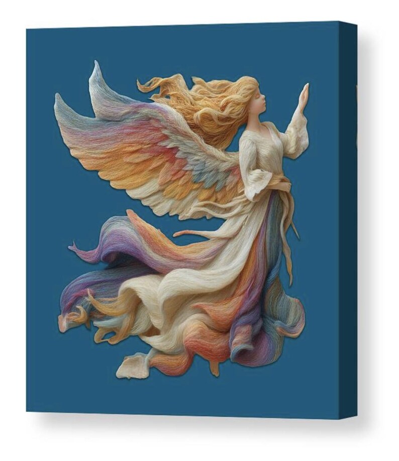 Puede incluir: Impresi&oacute;n en lienzo de un &aacute;ngel con cabello rubio y alas multicolores. El &aacute;ngel lleva un vestido blanco con tela fluida en tonos morado, naranja y amarillo. El fondo es azul liso.
