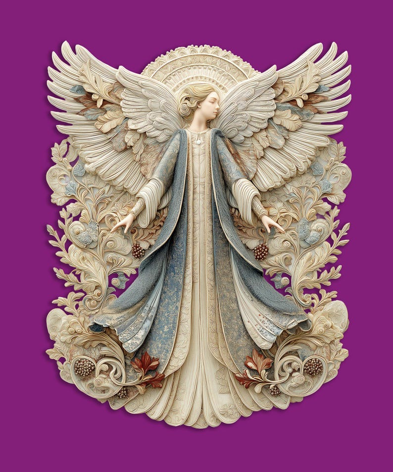 Puede incluir: Una escultura en relieve detallada de un &aacute;ngel con grandes alas en capas y t&uacute;nicas fluidas. El &aacute;ngel se representa con una expresi&oacute;n serena, rodeado de patrones florales y de hojas ornamentados. La paleta de colores incluye crema, azul y toques de rojo sobre un fondo p&uacute;rpura.