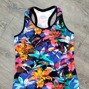 Hawaiiaanse Bloemen Racerback Tank | hardloopshirt | Atletische outfit | Tennis, Hawaï-thema
