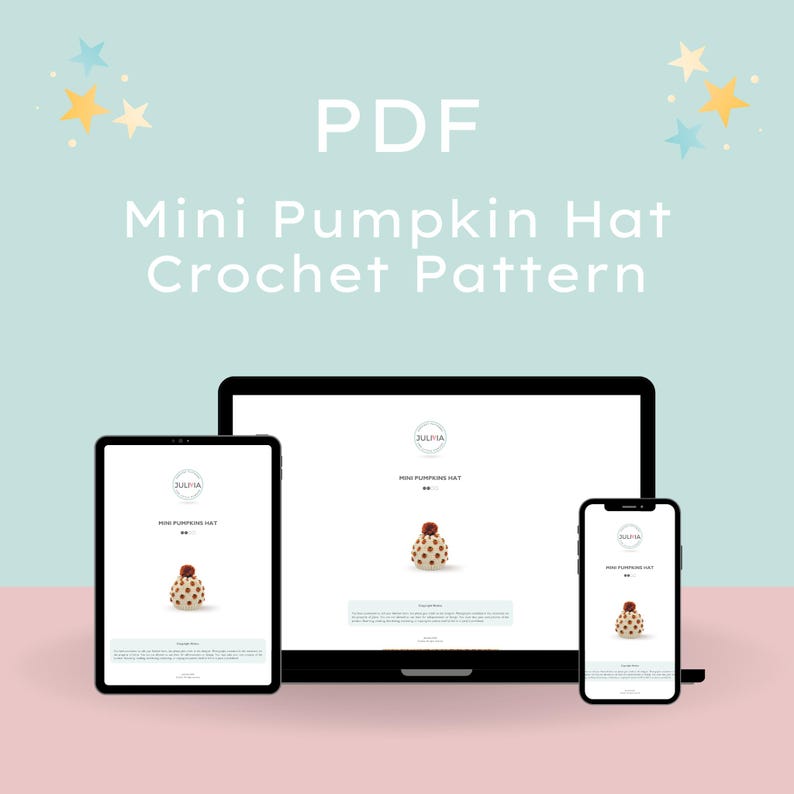 Peut inclure: Un patron de crochet PDF num&eacute;rique pour un mini chapeau citrouille, affich&eacute; sur une tablette, un ordinateur portable et un smartphone. Les appareils montrent le patron sur un fond bleu clair avec le texte "PDF Mini Pumpkin Hat Crochet Pattern".