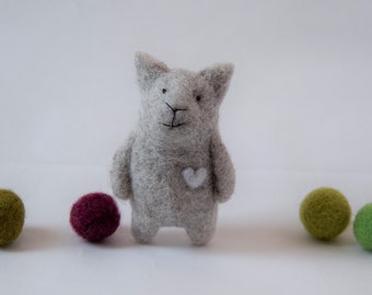 Gray Cat Brooch, Handmade  Brooch, Animal Brooch, Felted Animal, Felted Cat, Needle Felted Cat