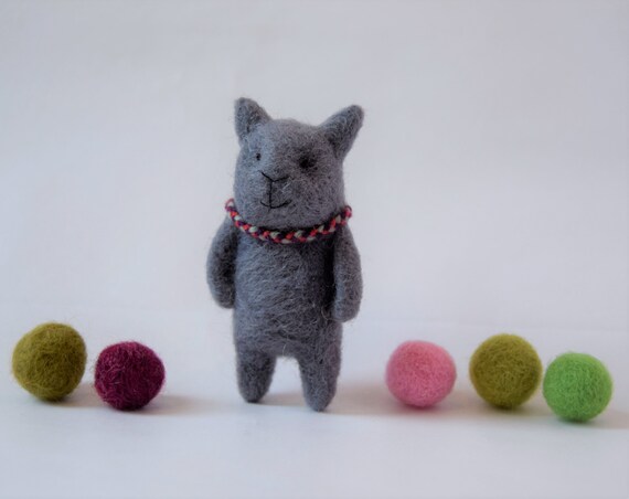 Gray Cat Brooch, Handmade Brooch, Animal Brooch, Felted Animal, Felted Cat, Needle Felted Cat