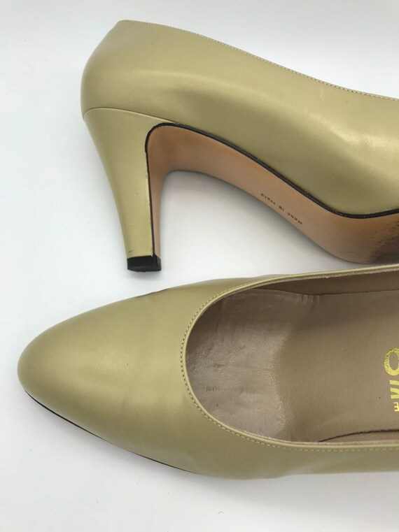 Vintage Ferragamo green heels