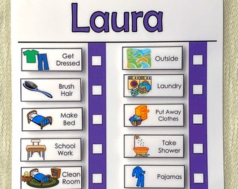 Puede incluir: Una pizarra blanca con un borde morado y el nombre "Laura" en la parte superior. La pizarra tiene una lista de tareas diarias con imágenes correspondientes, como vestirse, cepillarse el pelo, hacer la cama, hacer la tarea, limpiar la habitación, hacer trabajos de jardinería y tiempo de pantalla. También hay tareas relacionadas con actividades al aire libre, lavar la ropa, guardar la ropa, ducharse, ponerse el pijama y cepillarse los dientes y usar hilo dental.