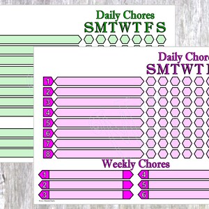 2 gráficos en PDF con espacios de tareas diarias y semanales, estilo carta con inicio en domingo, estilo A4 con inicio en lunes, 1 gráfico rosa, 1 gráfico verde