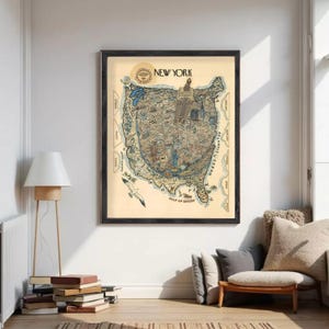 Puede incluir: Una lámina de arte mural enmarcada que presenta un mapa ilustrado y estilizado de los Estados Unidos con el texto NEW YORK en la parte superior. El mapa incluye dibujos detallados de monumentos, un sol, una gaviota y etiquetas de océanos.