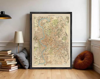Può includere: Una mappa antica incorniciata di Roma, Italia, con il testo "PIANTA DI ROMA" in alto. La mappa presenta un'illustrazione dettagliata della disposizione della città, con un fiume blu che la attraversa. La cornice è nera e la mappa è appoggiata a un muro bianco.