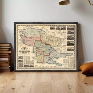 Könnte beinhalten: Eine gerahmte historische Landkarte mit dem Titel Township Map of Prince Edward Upper Canada, die detaillierte geografische Grenzen, rot markierte Linien sowie kleine schwarz-weiße Gebäudeillustrationen an den Rändern zeigt.