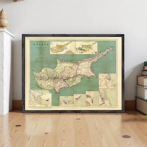 Puede incluir: Mapa antiguo enmarcado de Chipre, con cartografía detallada y anotaciones históricas. El mapa está sobre un fondo verde, con un marco negro. Incluye mapas más pequeños y texto.
