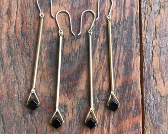 Boucles d'oreilles pendantes en laiton faites à la main avec des pierres précieuses de grenat Bijoux de tous les jours Style élégant moderne simple