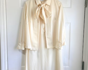 Robe secrétaire originale à manches longues Lorac et gilet avec nœud lavallière vintage des années 1970