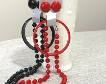 Lot de boucles d'oreilles collier et bracelet vintage des années 1980 rouge et noir