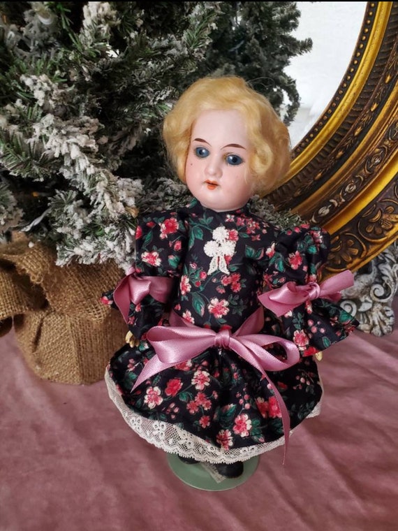 Ancienne petite robe de poupée - Collection