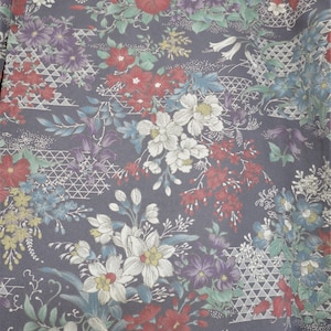 Kimono / Silk / Japanese Vintage Silk Kimono/ Gorgeous Allover Flowers / Vintage Robe/ Gift for Her / Boho Robe / Kimono/ Geisha Robe