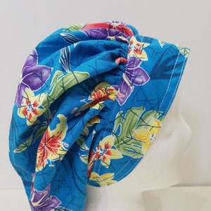 Bunte Hawaiian Floral Peeling / chirurgische Kappe