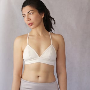 Bralette van 100% biologisch katoen. Comfortabele ademende bh. Duurzame natuurlijke handgemaakte lingerie