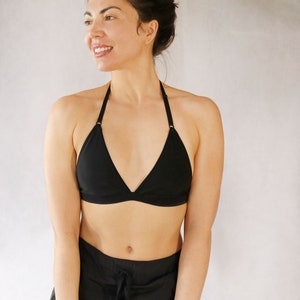 Soft Sculpt Twist Halter Bra