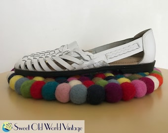 Vintage 80s White Huaraches US Size 7 || The Leather Collection Woven Leather Womens Sandals || Retro 1980s Shoes || Excellent Condition