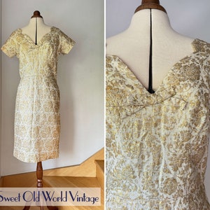 Vestido de coquetel vintage de brocado de ouro dos anos 1960 por Jay Herbert, médio