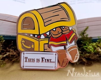Emaille Pin: Eaten by Mimic - This is Fine - Schatzkiste - RPG - DnD - Süßes Accessoire