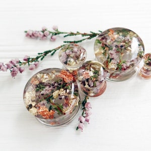 Bouchons et tunnels en véritable bruyère Jauge de mariage Jauge florale 2 g 0 g 00 g 1 po. 2 po. Bouchons en résine naturelle Bouchons de fleurs lilas pour femmes pour hommes Bouchons d'oreilles