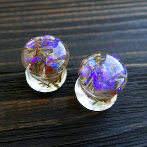 Heather plugs Sparkle plugs 4g gauges 2g plugs 0 gauge earrings 00 gauges Iridescent ear plugs and tunnels Real flower earrings 0g plugs 00g