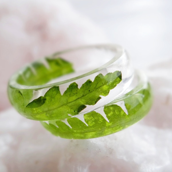 Clear ring Resin ring Fern ring Negative space Engagement ring for couple Trendy rings Pressed flower jewelry Elven ring Forest ring for fim