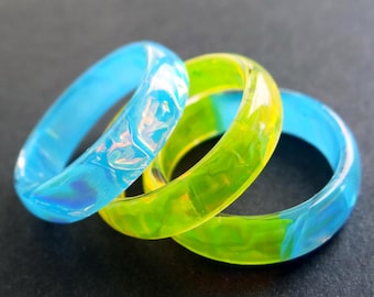 Ring van iriserende hars Blue Yellow Sparkle-ring Oekraïense sieraden Aurora opaal