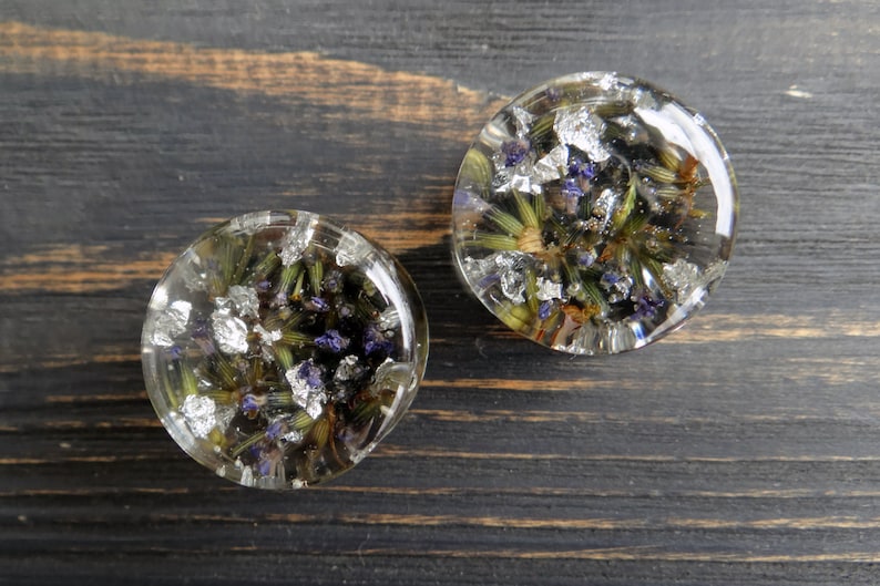 Dried lavender Bridal plugs Boho jewelry Gold wedding gauges 2g wedding plugs 0g plug 00g 2 inch Real flower plug Resin plug Floral ear plug Silver