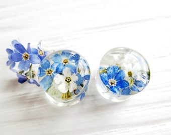 White flower plugs Forget me not plug earrings 2g plugs Pressed flower earrings 0 gauge 00g plugs 5/8 inch Floral plugs Resin plugs gauges