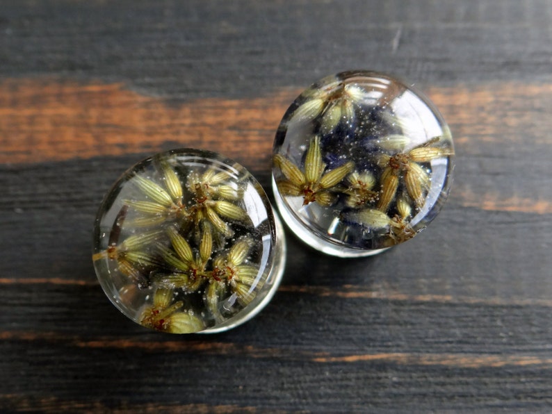 Dried lavender Bridal plugs Boho jewelry Gold wedding gauges 2g wedding plugs 0g plug 00g 2 inch Real flower plug Resin plug Floral ear plug image 10