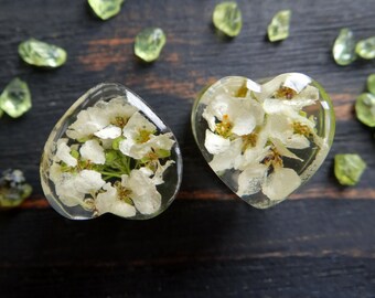 Heart plugs ear gauges and plugs 2g plugs 0g tunnels White flower gauges 00 gauges Bridal plugs Floral plugs 1 inch plugs 14mm plugs Resin