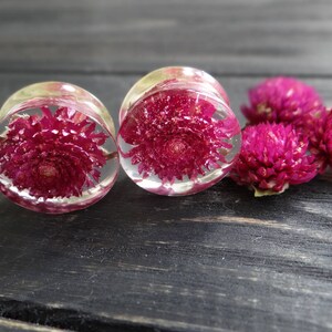 Real pressed flower plug earrings alternative wedding plugs and tunnels resin ear gauges girlfriend gift purple gomphrena terrarium jewelry image 3