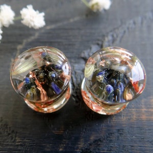 Dried lavender Bridal plugs Boho jewelry Gold wedding gauges 2g wedding plugs 0g plug 00g 2 inch Real flower plug Resin plug Floral ear plug Rose gold