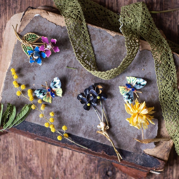 Enamel vintage flower and butterfly brooches, retro insect pins, antique faux pearl brooch, black flower backpack pin