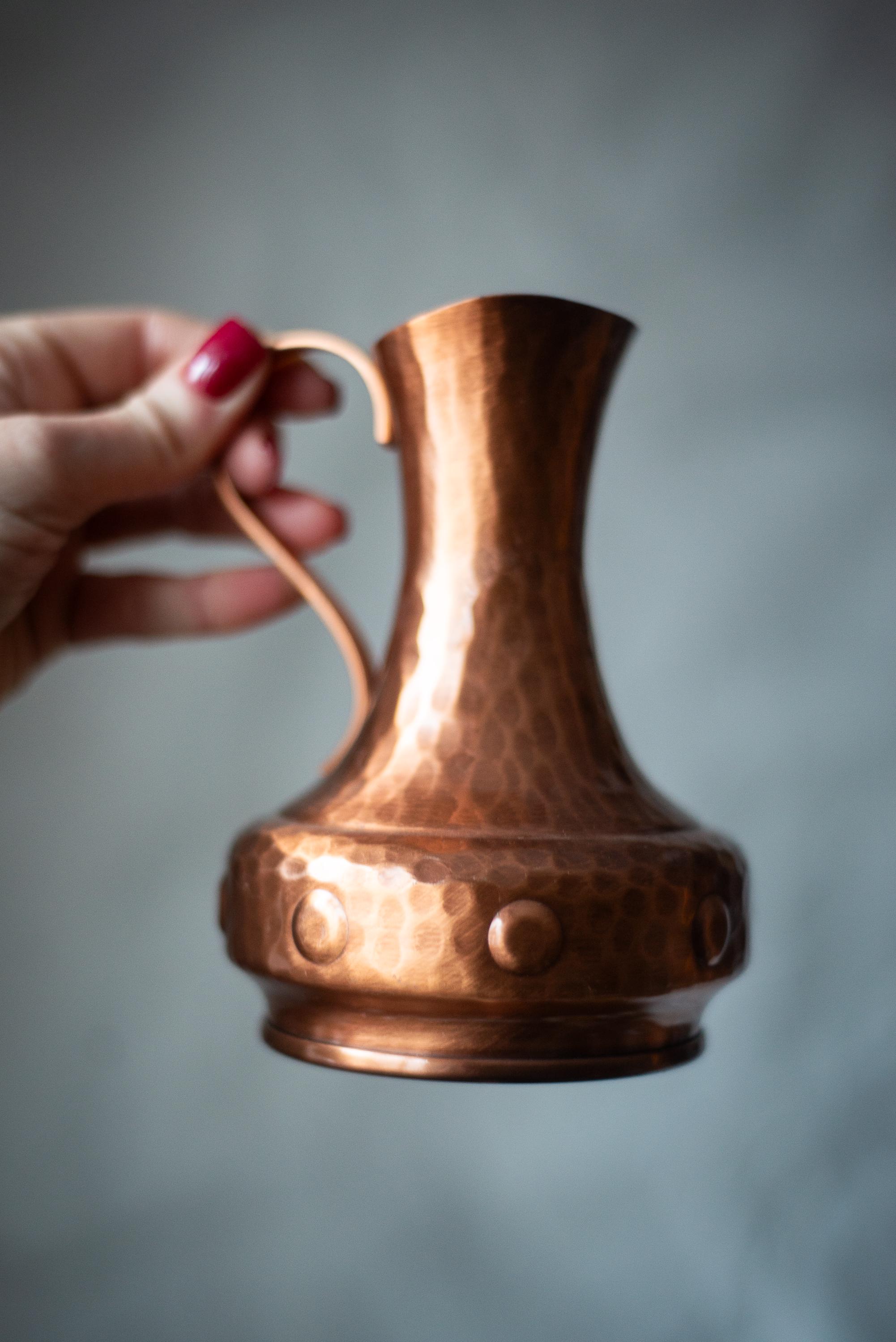 アンティーク銅製花瓶、ビンテージ金属製ピッチャー、素朴な室内装飾