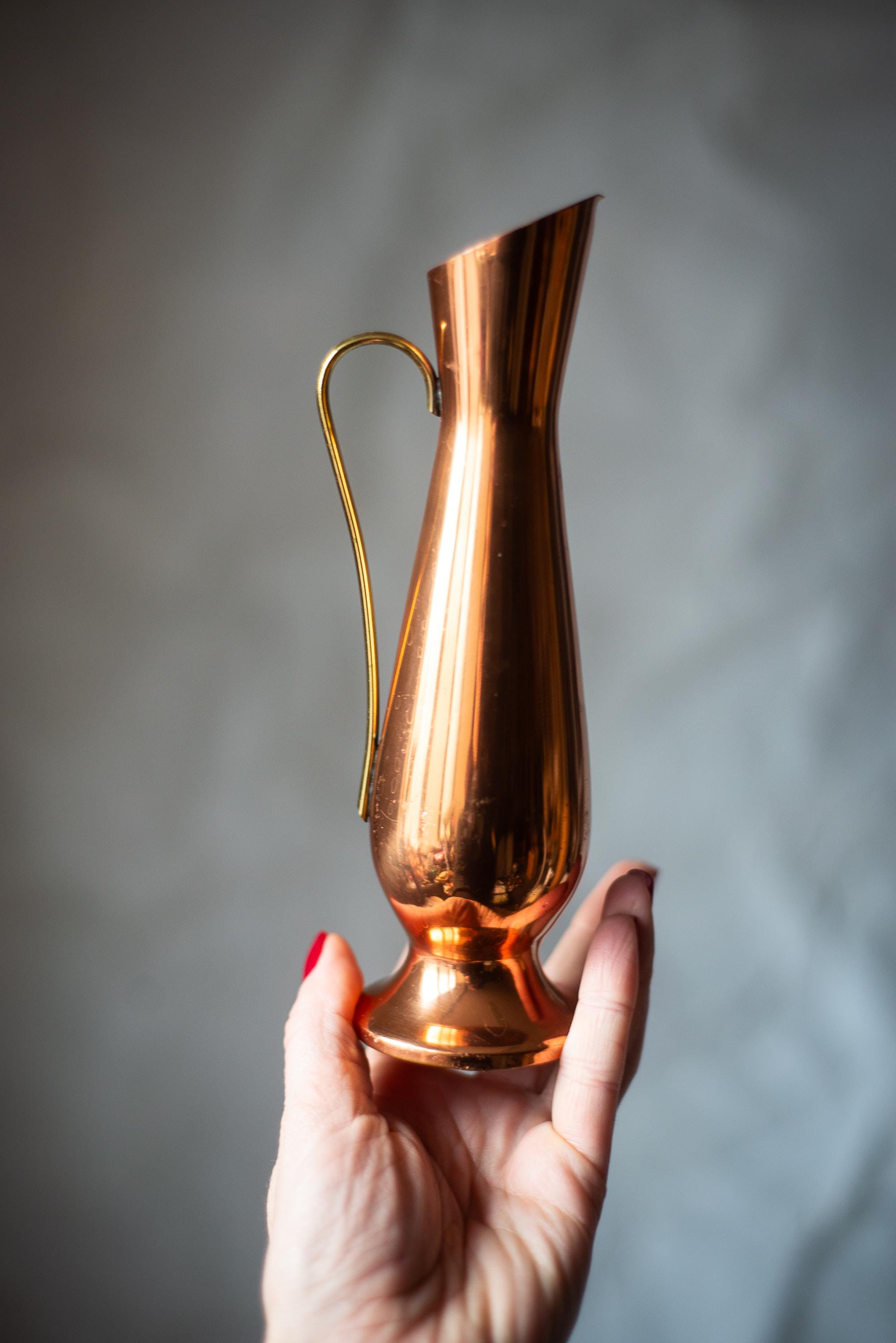 ヴィンテージ銅製花瓶、アンティークピッチャー、素朴な金属製の